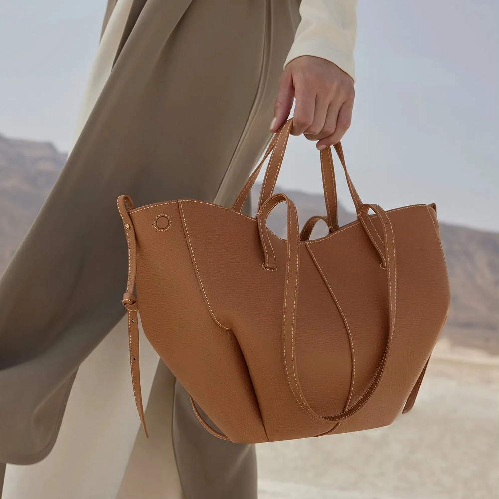 leather travel tote bag